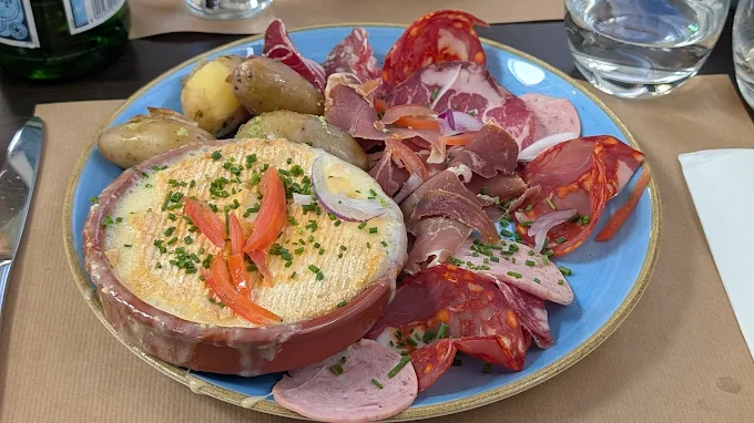 Bar et intérieur du restaurant Les Gourmets de Juliette