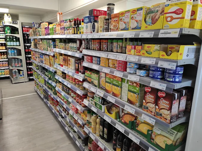Rayons d'épicerie de proximité à L'Hippocampe