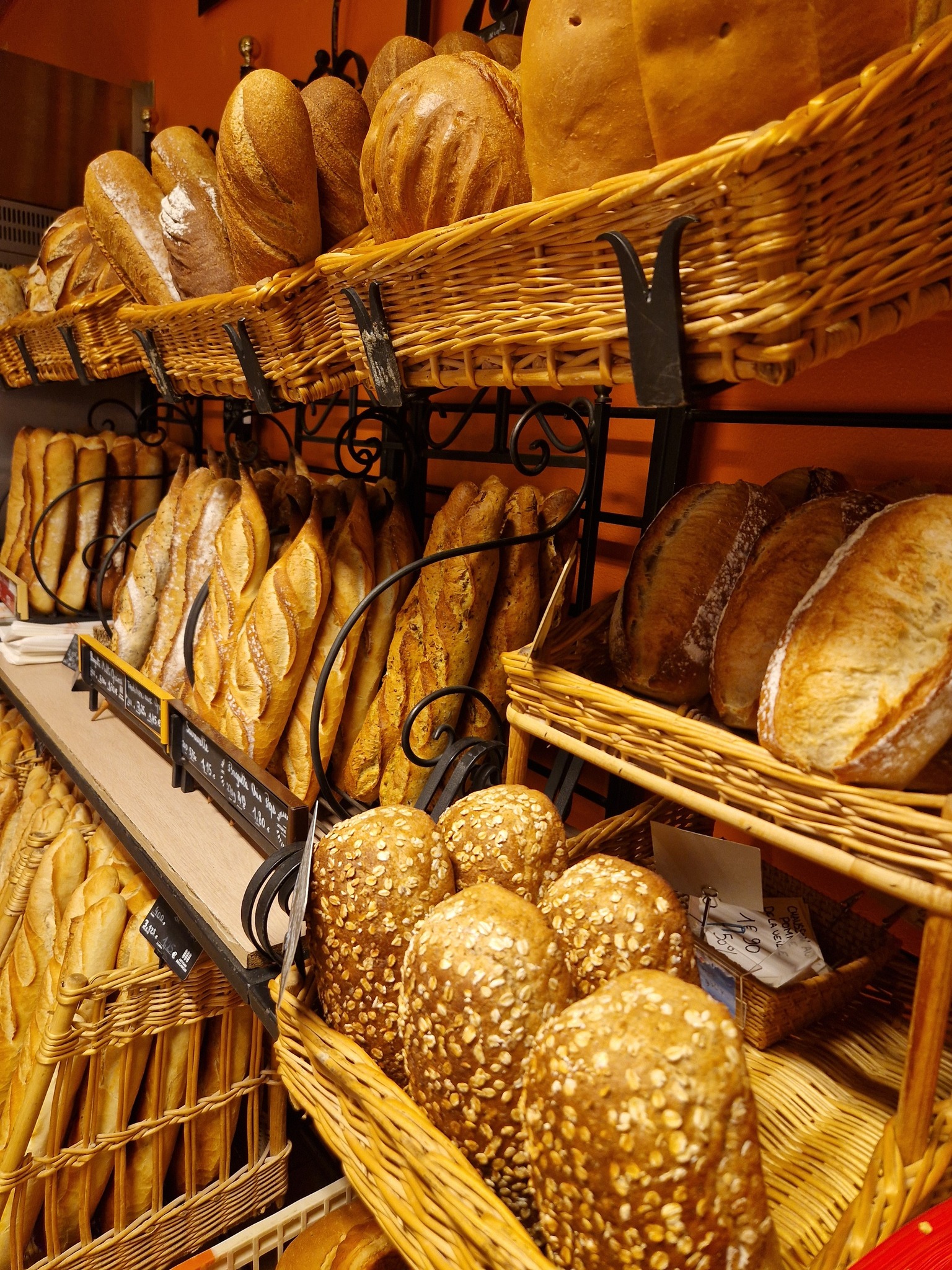 Pains et baguettes en rayon chez Juste Un Rêve