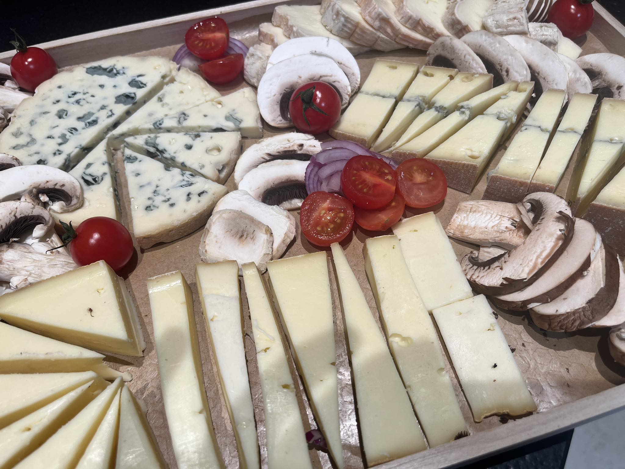 Plateau de fromages et accompagnements proposé par La Folie des Fruits