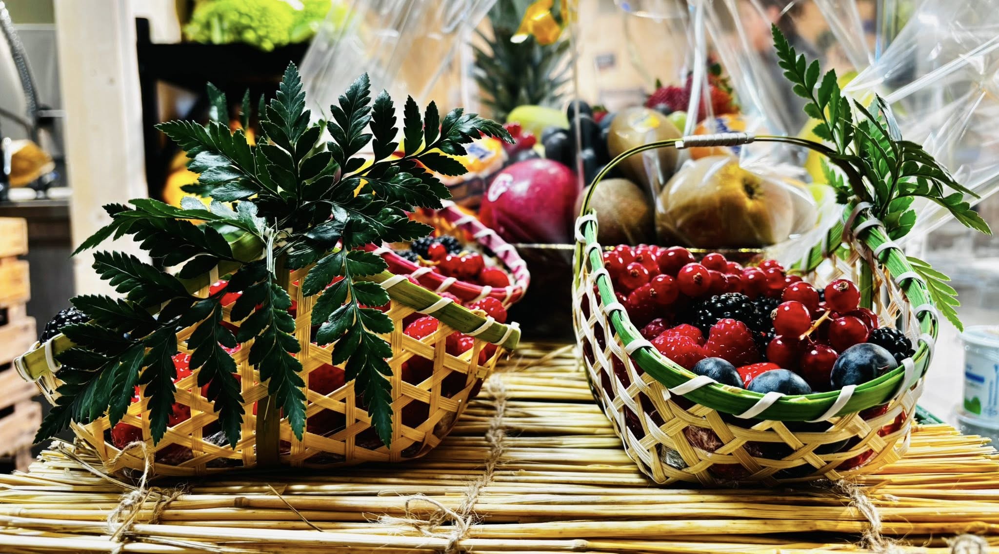 Paniers de fruits rouges préparés par La Folie des Fruits