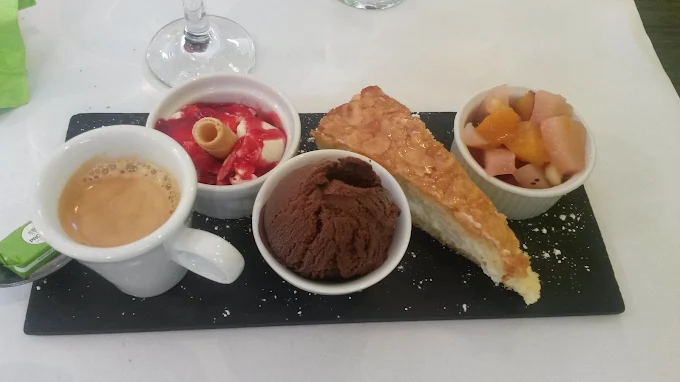 Dessert gourmand servi au Restaurant Le Renouveau